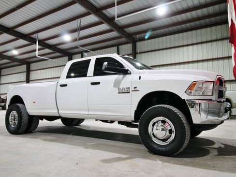 Used 2018 RAM 3500 Tradesman w/ Chrome Appearance Group image 14