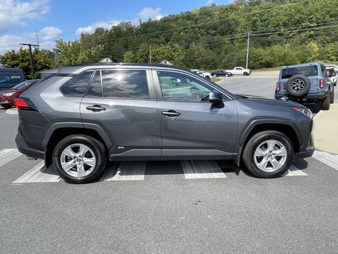 Used 2020 Toyota RAV4 XLE image 4