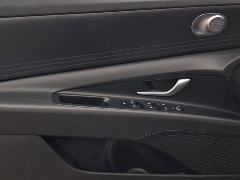 Used 2024 Hyundai Elantra SEL image 9