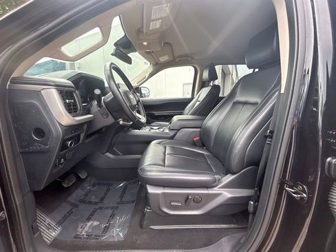 Certified 2024 Ford Expedition XLT image 11