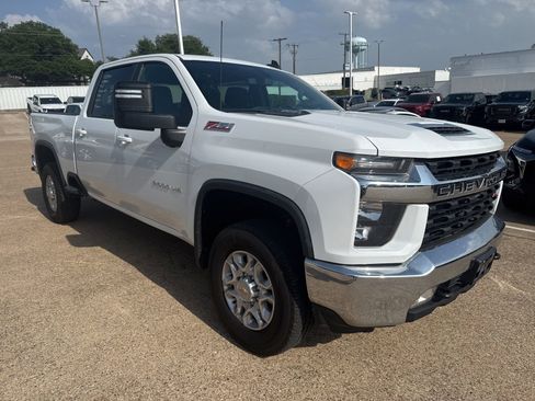 Used 2022 Chevrolet Silverado 2500 LT w/ Convenience Package AWD/4WD image 3