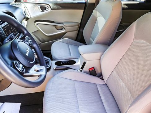 Certified 2023 Kia Soul LX w/ LX Technology Package image 16