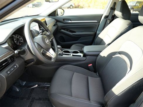 Used 2023 Nissan Altima 2.5 SV image 15