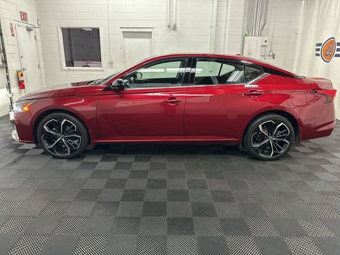 Used 2023 Nissan Altima 2.5 SR w/ SR Premium Package AWD/4WD image 6
