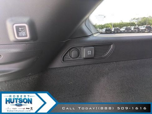 Used 2022 Jeep Grand Cherokee Overland w/ Luxury Tech Group IV image 11