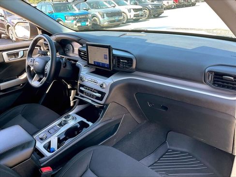 Used 2023 Ford Explorer XLT AWD/4WD image 13