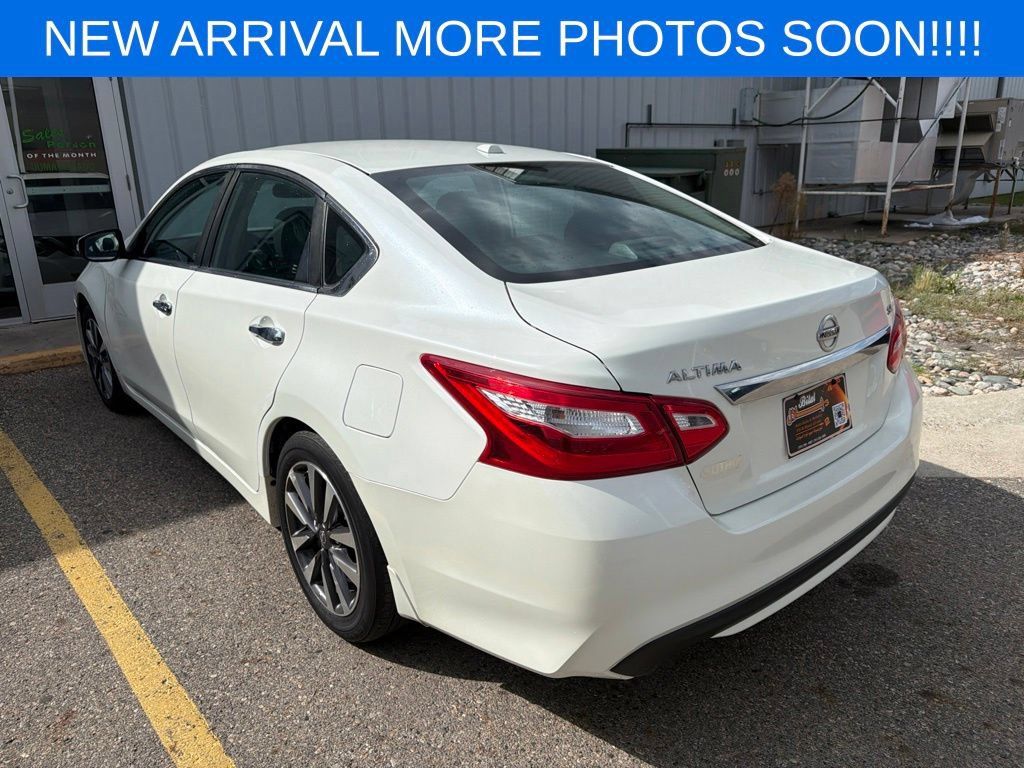 Used 2016 Nissan Altima 2.5 SL w/ Moonroof Package FWD image 3
