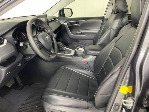Used 2019 Toyota RAV4 XLE w/ Convenience Package AWD/4WD image 2