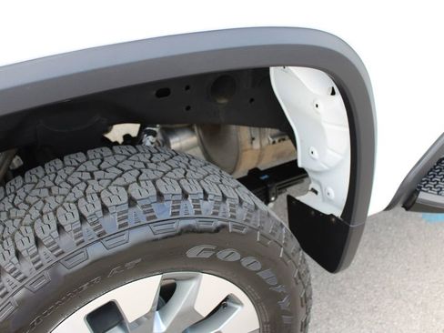 Used 2025 Chevrolet Silverado 2500 Custom w/ Z71 Off-Road Package AWD/4WD image 21