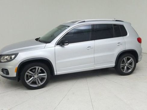 Used 2017 Volkswagen Tiguan Sport FWD image 2