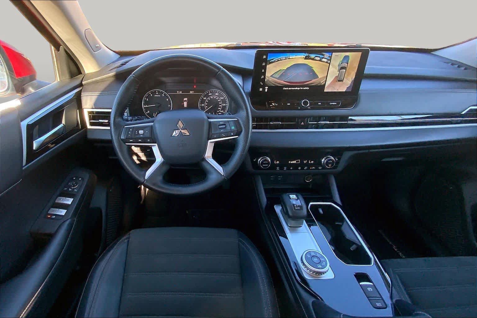 Used 2025 Mitsubishi Outlander SE AWD/4WD image 6