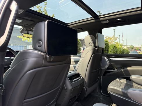 Used 2025 Cadillac Escalade ESV Sport Platinum w/ LPO, ONYX Package AWD/4WD image 47