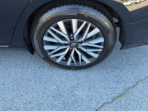 Used 2025 Nissan Altima 2.5 SV FWD image 36