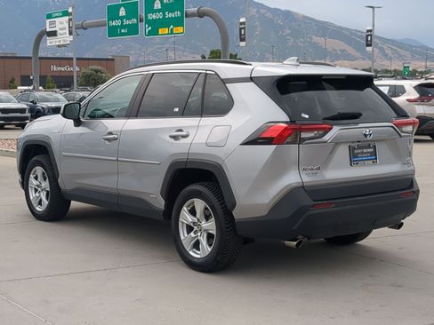 Used 2020 Toyota RAV4 LE w/ All Weather Liner Package AWD/4WD image 4