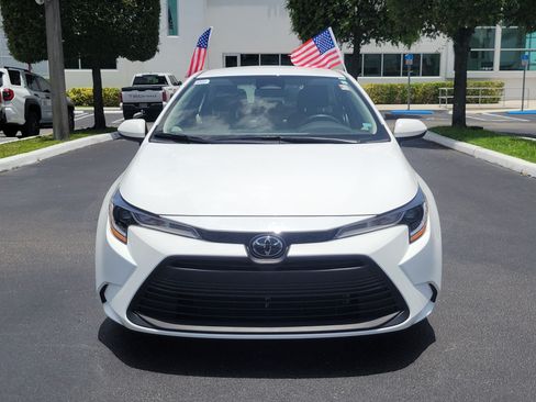 Used 2025 Toyota Corolla LE FWD image 4