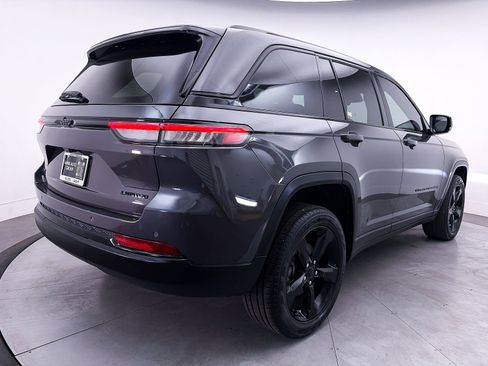 Used 2024 Jeep Grand Cherokee Limited w/ Black Appearance Package AWD/4WD image 14