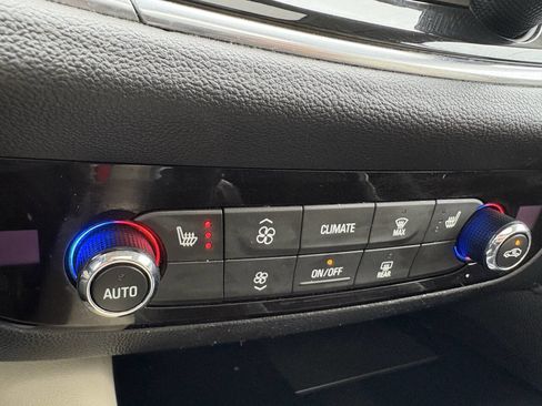 Used 2019 Buick Enclave Essence image 31