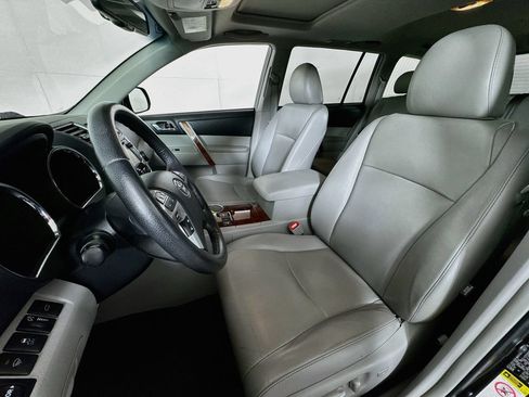 Used 2013 Toyota Highlander Limited AWD/4WD image 22