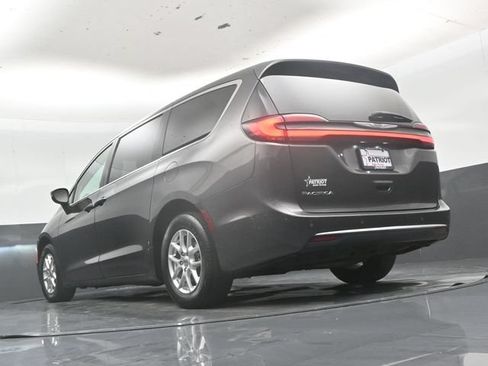 Used 2023 Chrysler Pacifica Touring-L FWD image 45