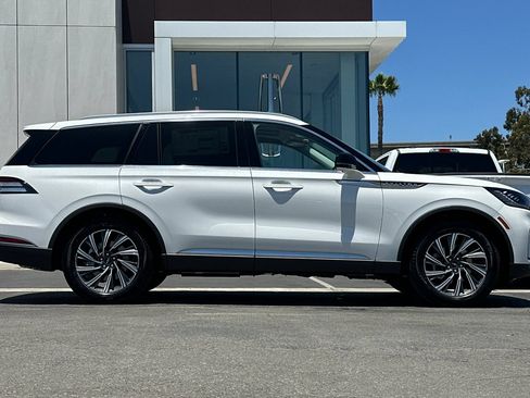 New 2026 Lincoln Aviator 2WD image 2