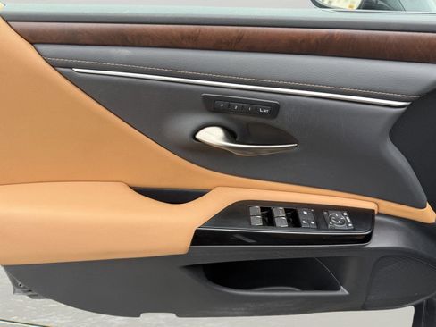 Used 2023 Lexus ES 250 w/ Premium Package image 9