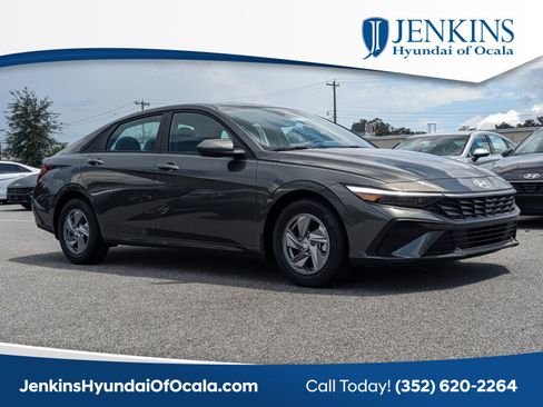 New 2025 Hyundai Elantra SE image 1