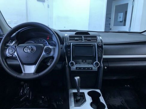 Used 2012 Toyota Camry SE w/ Preferred Accessory Pkg FWD image 18