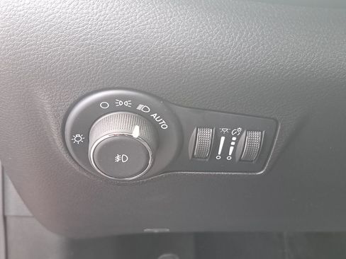 Certified 2025 Jeep Compass Limited image 27