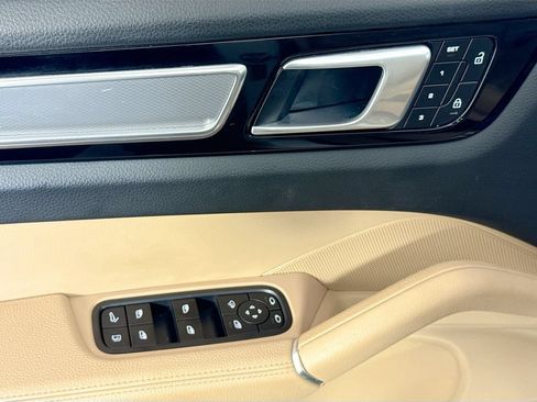 Used 2022 Porsche Cayenne E-Hybrid AWD/4WD image 21
