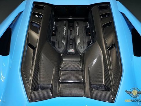 Used 2025 Lamborghini Revuelto image 12