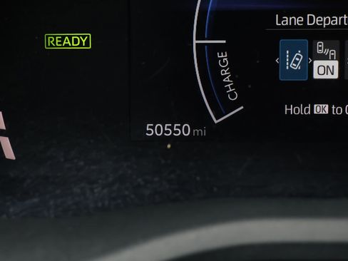 Used 2025 Toyota Camry LE w/ Convenience Package image 5