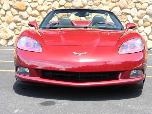Used 2006 Chevrolet Corvette Convertible w/ Preferred Equipment Group RWD image 2