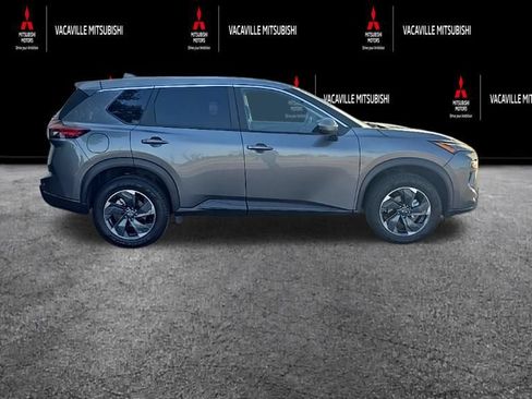 Used 2024 Nissan Rogue SV AWD/4WD image 2