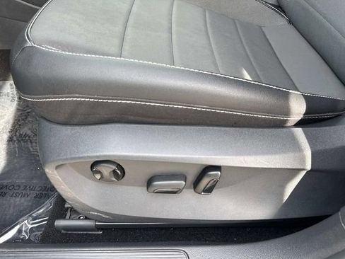 Certified 2023 Volkswagen Taos SE image 14