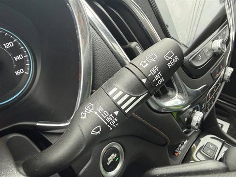 Used 2023 Chevrolet Equinox Premier image 37