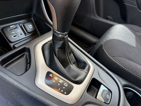 Used 2016 Jeep Cherokee Sport image 24