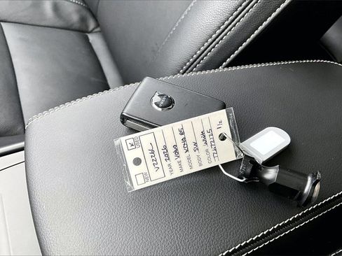 Certified 2026 Volvo XC40 B5 Plus w/ Protection Package Premier image 34