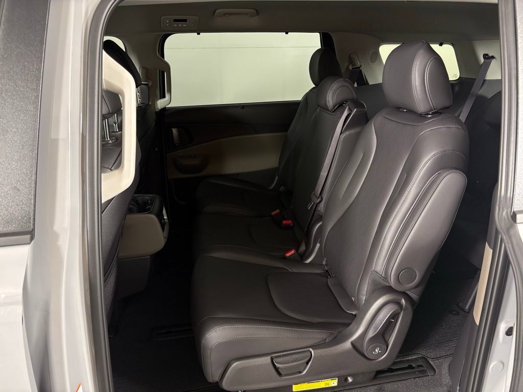 New 2026 Kia Carnival EX FWD image 38