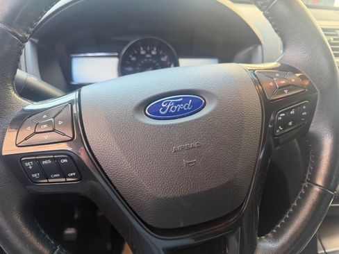 Used 2017 Ford Explorer XLT w/ Equipment Group 202A AWD/4WD image 4