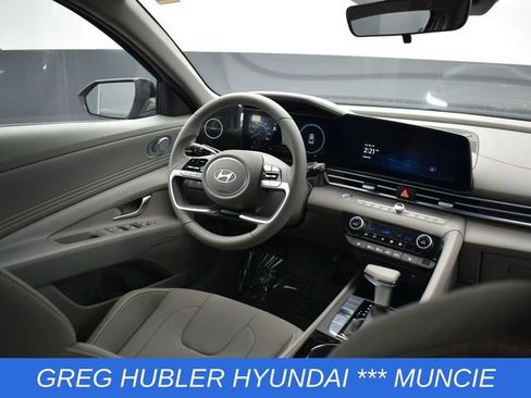 Used 2025 Hyundai Elantra SEL FWD image 32