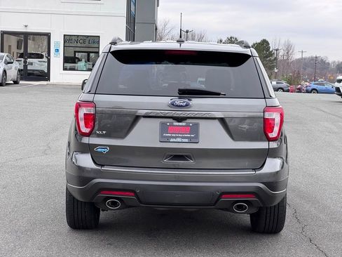 Used 2018 Ford Explorer XLT w/ Equipment Group 202A image 4