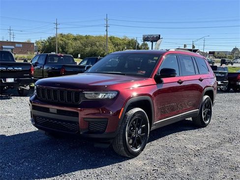New 2025 Jeep Grand Cherokee L Laredo image 23