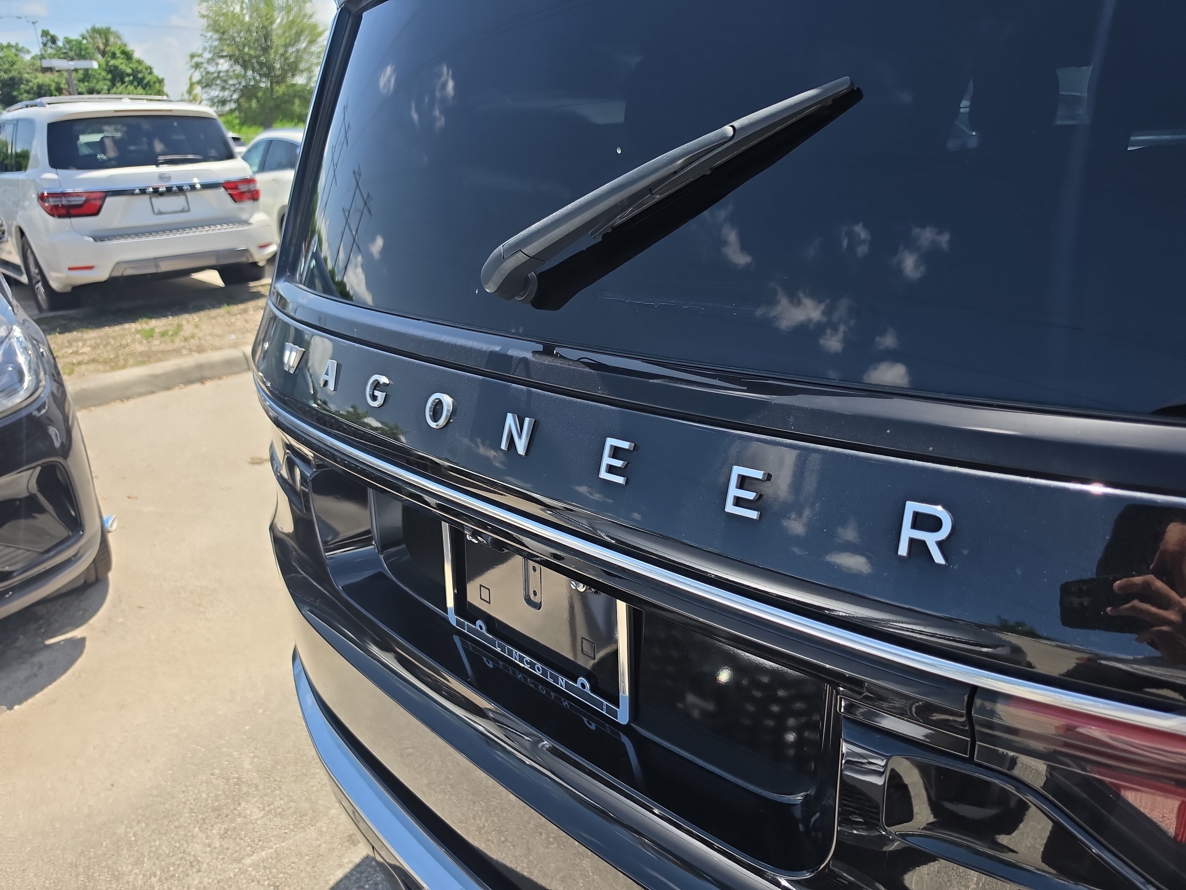 Used 2023 Jeep Wagoneer 2WD image 5