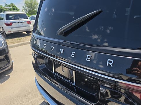 Used 2023 Jeep Wagoneer 2WD image 5