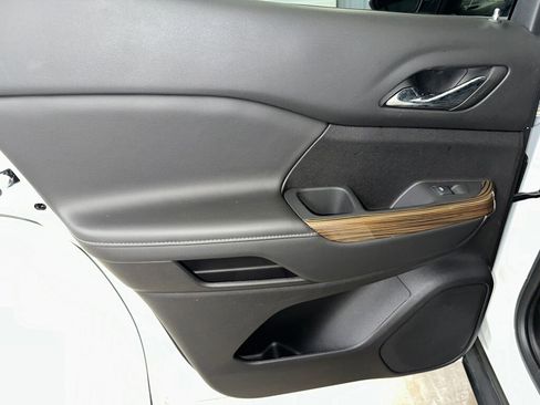 Certified 2023 GMC Acadia SLE w/ Driver Convenience Package image 18