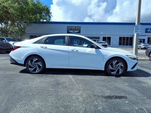 New 2025 Hyundai Elantra SEL w/ Cargo Package image 8