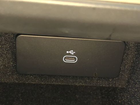 Used 2025 Land Rover Range Rover SE image 34