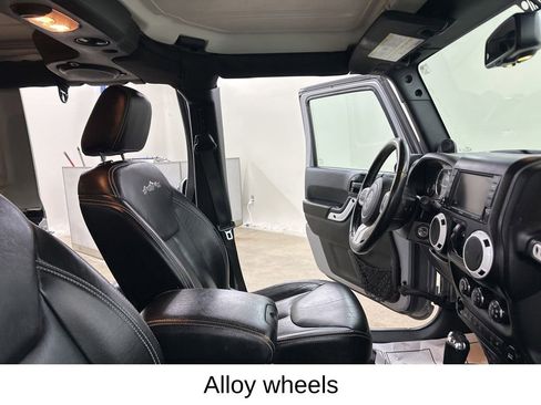 Used 2014 Jeep Wrangler Unlimited Sahara AWD/4WD image 22