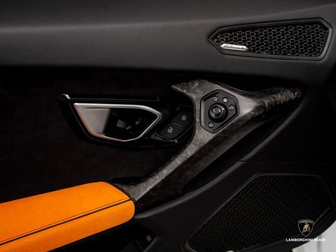 Used 2021 Lamborghini Huracan EVO image 22