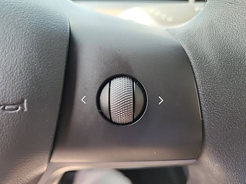 Used 2022 Tesla Model Y Performance image 36